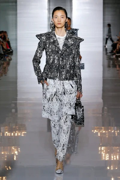 Look 19